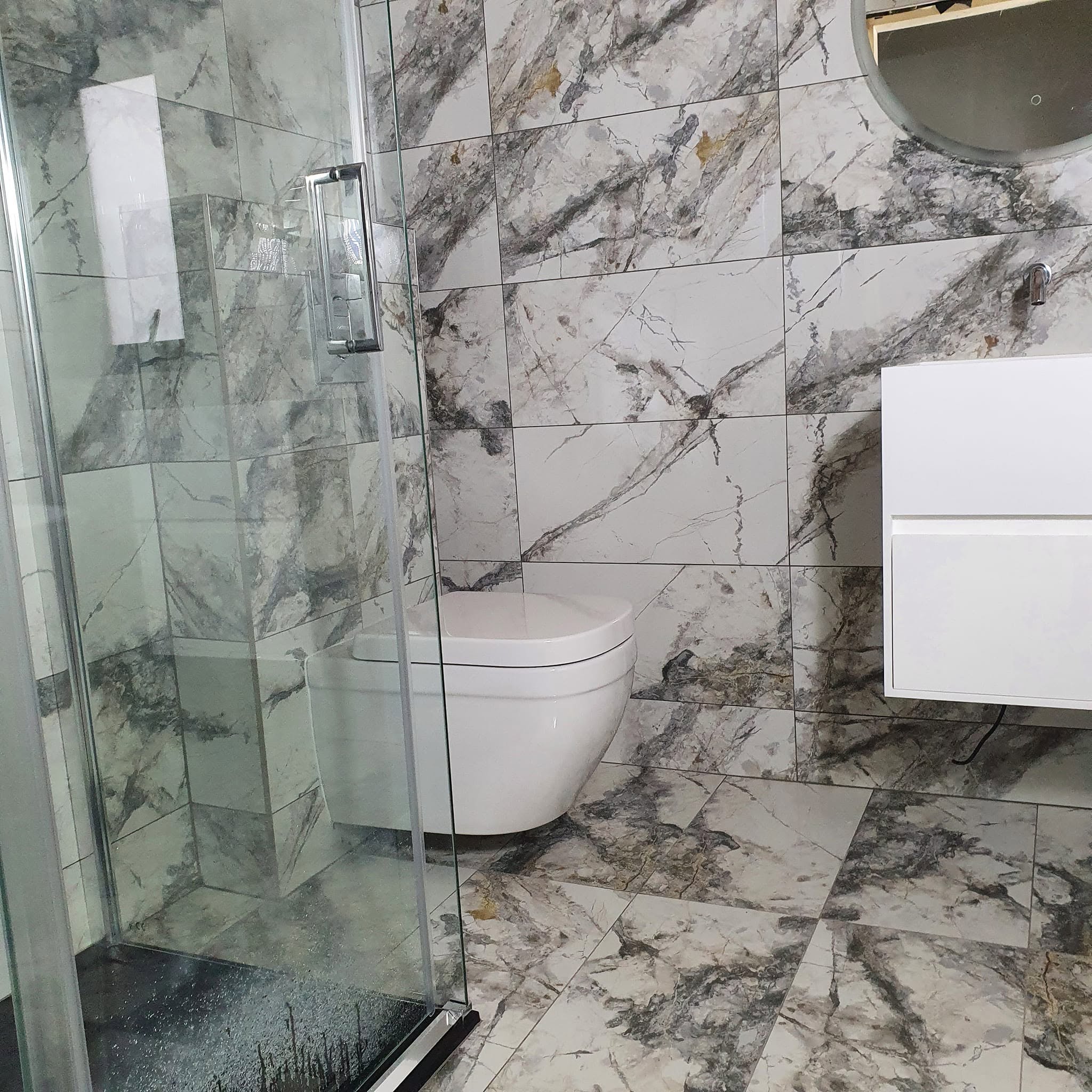 Walk-In Wet Room & Wall-Hung Toilet