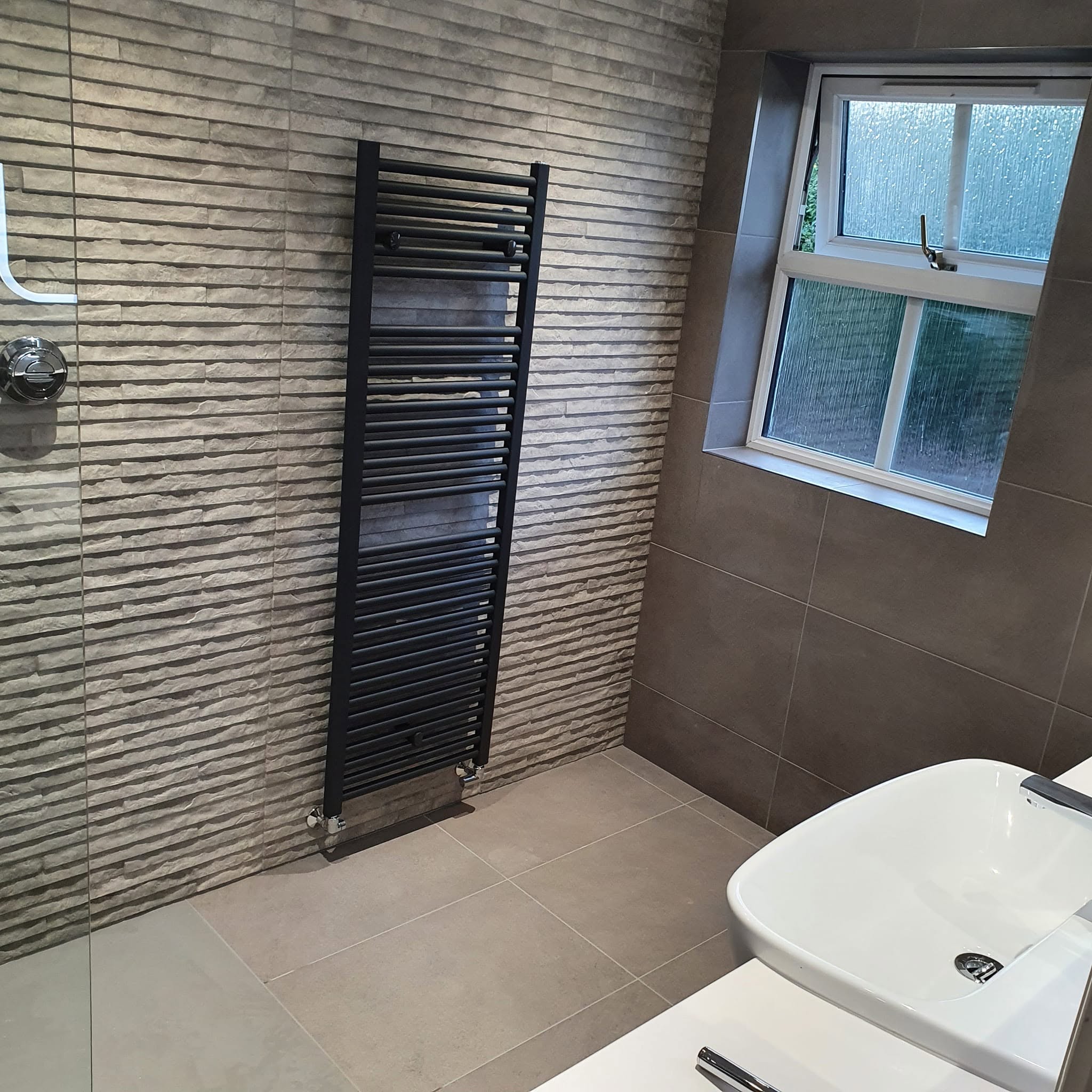 Metro Tile Feature & Shower Enclosure