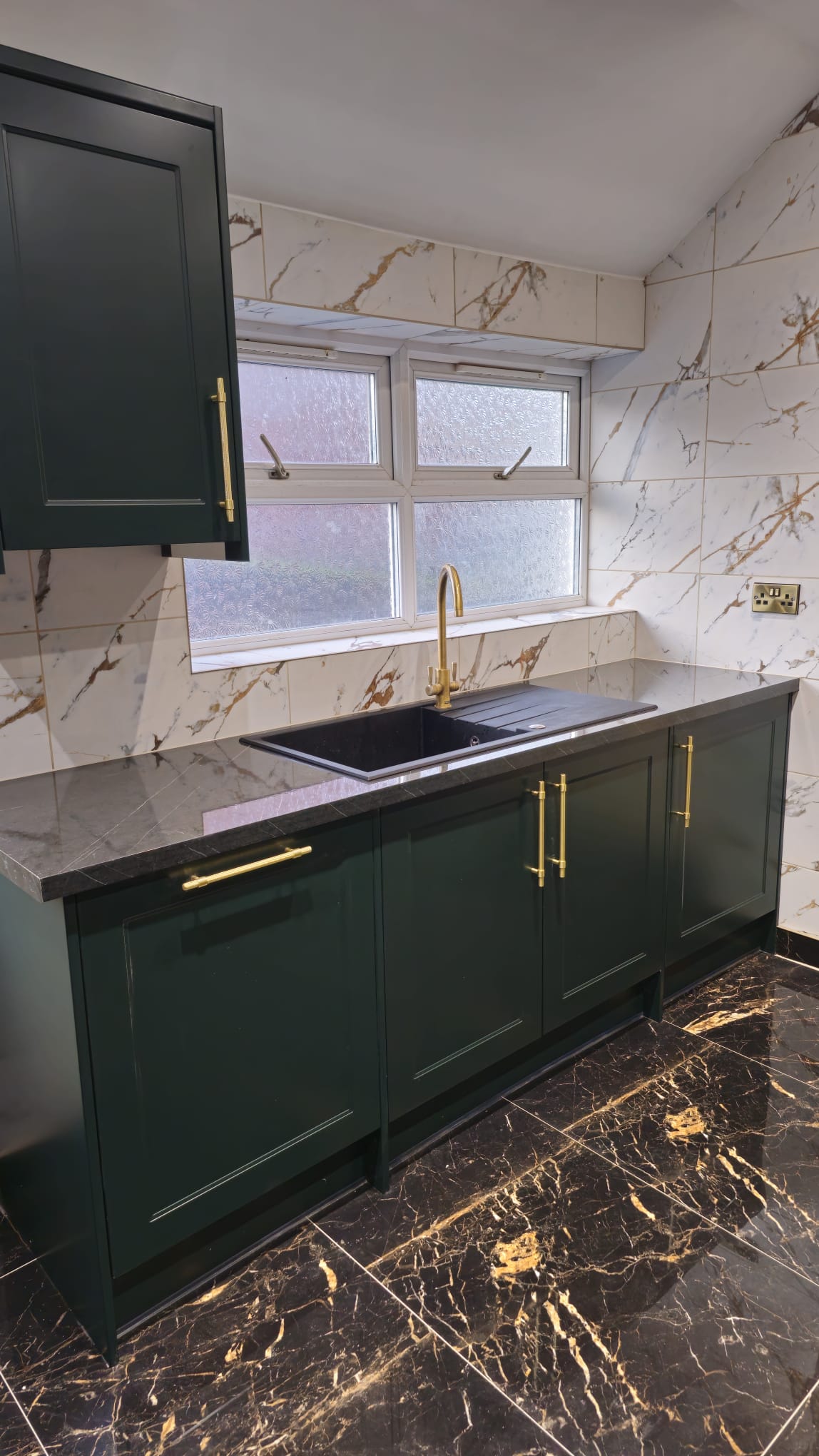 Modern Handleless Units