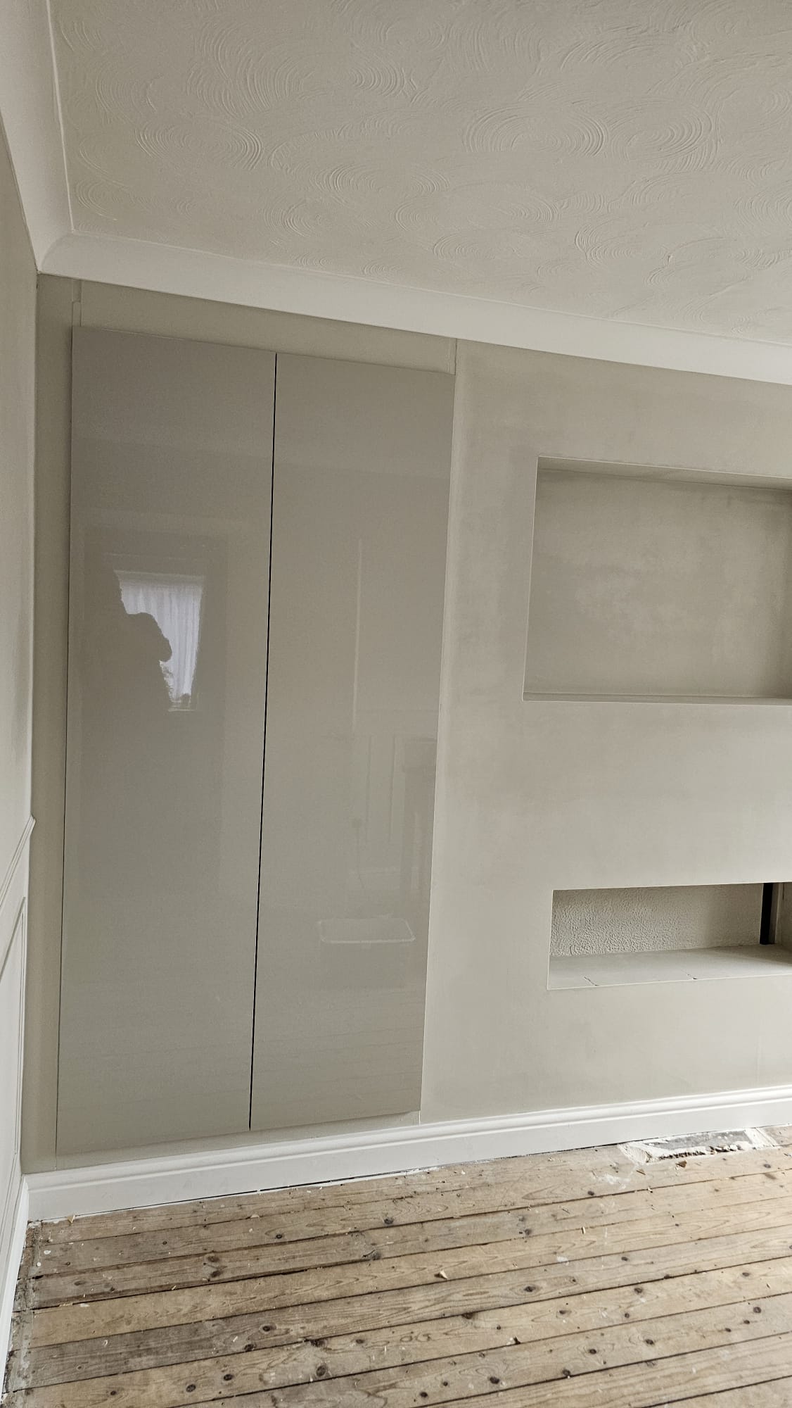 Gloss Fitted Alcove Wardrobes